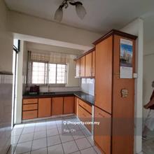 Walking distance to Paradigm Mall, Near to Kelana LRT Station / School