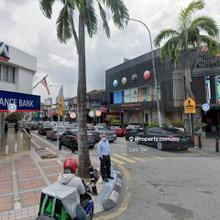 Freehold Corner shop with Lift. Positive rental. Good visibility. 