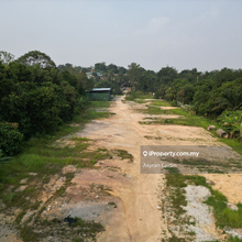 Facing Main Road. Easy Access 