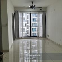 You Vista studio unit for sale and walking distance to MRT station.