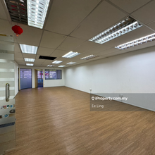 Puchong bandar puteri 4 shop office first floor for rent 25x75 