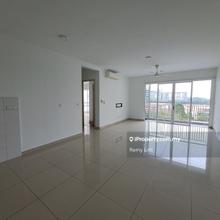1250sqft spacious unit with aircond and kitchen cabinet