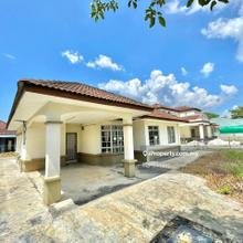 Freehold Bungalow Lake Side 