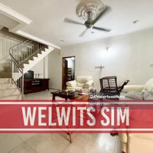 Huge Car Porch l Renovated l Cozy Living Environment l Concrete Floor