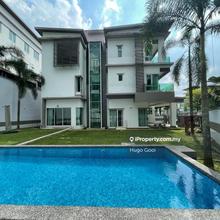 End Lot with Private Garden&Pool, Come with Fully Furnished