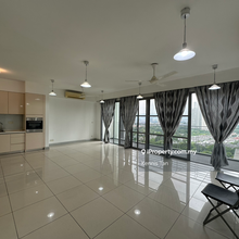 Well kept unit at Westside One facing green view