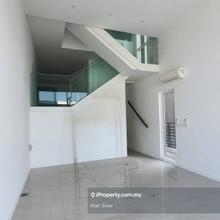 Sky-High Luxury KLCC Penthouse: Mall & Monorail Access