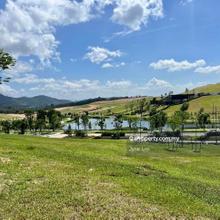 Retreat land with panoramic view of lush green Banjaran Titiwangsa