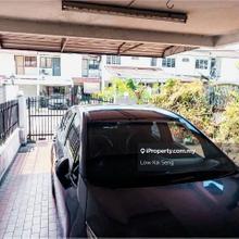 Short walk to public transport and amenities and food outlets