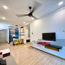 Seaview and city view, 8 mins drive to jonker street, located in town