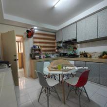 End lot with side land garden and full extension at the kitchen 