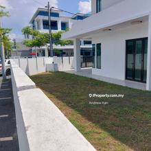 3 Storey Semi-D House (Corner Unit) in Sunland Residence For Rent