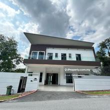 Exclusive Bungalow with Lift & Huge Basement Car Park - Move-In Ready