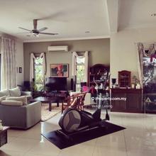 Elegant semi-d home with a spacious layout cozy garden high ceilings.