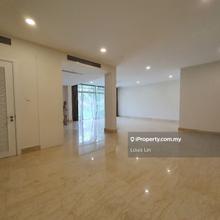 Private Lift Lobby. Freehold. 