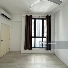 Lexa Residence Partial Furnished Freehold 813sqft 3r2b For Sale !!
