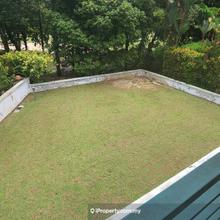 Facing golf course 