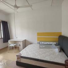 PJ SS 2 Master Room with private Bath for rent