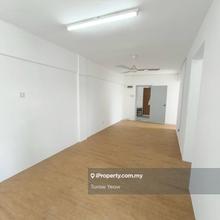 Plentong utama flat sale