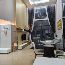 Azelia High Ceiling Unit Renovated Freehold Furnished