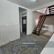 5 Bedroom 3 Bathroom 1 Storey Terrace House For Rent