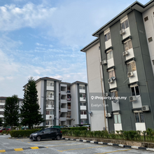 Freehold walking distance to schools near Lrt station gated n guarded 