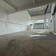 Corner Lot Factory, 40ft Celling Height, Easy Loading Place 