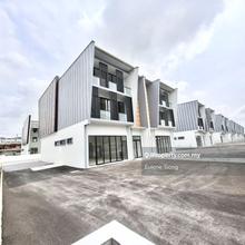 Pine Square- 66 Light Industry 3 Storey Semi D Showroom @ warehouse