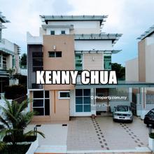 Well Renovated 3-Story Zero Lot Bungalow