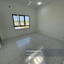 Good condition, basic unit, rdy move in, 4r3b, infront hv shop lot