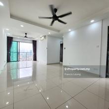 Super Below Market. Free spa legal fee. Renovated. Facing KLCC