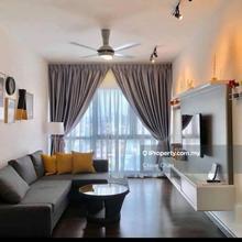 V Residence Suites @ Sunway Velocity 886sf 2r2b Near MRT Unit For Sale