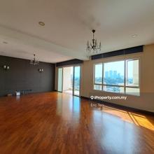 Unit with good location for sale! 3 car parks!