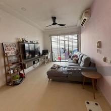Renovated unit. Actual unit pictures