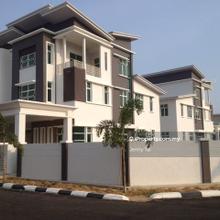 Taman Merbok, Bukit Katil   2.5 Storey Semi D  Corner lot 