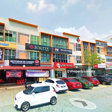Roi Above 4.5%, 3.5 Storey Freehold shop