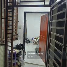Embassy Suites@ Duta impian Apartment