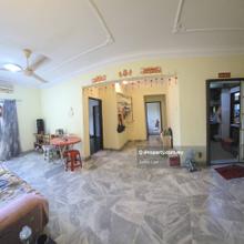Pelangi Court Klang Freehold Apartment near Klang Parade & Eateries