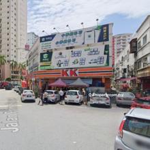 Suitable for Dental Clinic, Fnb, Pet Shop etc. Surrounded by Condos
