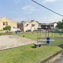 Value buy in good location and community. An excellent fixer-upper!