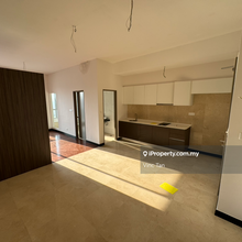 Town area Condominium Silverscape Residence For Sale