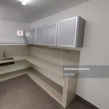D'Majestica, Corner extension house