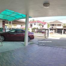 Taman Reservoir near city corner 3storey 6rooms 