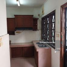 Freehold 1.5 storey house 