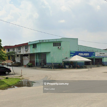 Big corner lot & big road 