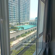 End unit, pool view