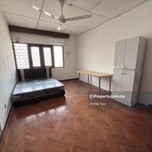 Taman Pelangi/ 2 Storey Teres/ Partial Furnished/ Original Condition 