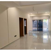 Fully Renovated Single-storey  facing South Walking Lrt