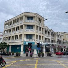 High-Profile Storefront, Anchored by a Reputable, Rock-Solid Cash Flow