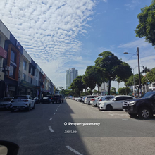 Molek 3 Storey Shoplot 